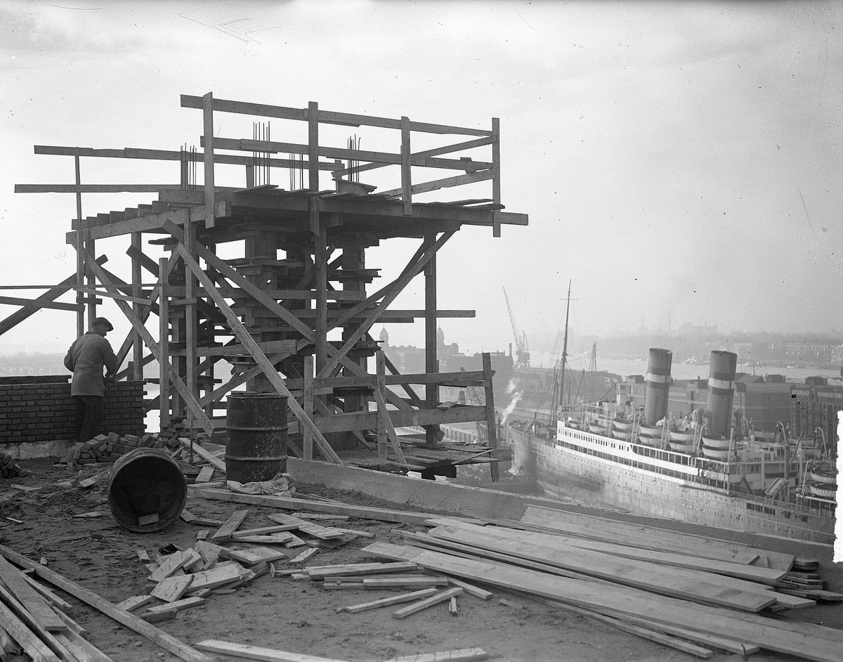 Rotterdam harbour on 25 November 1948